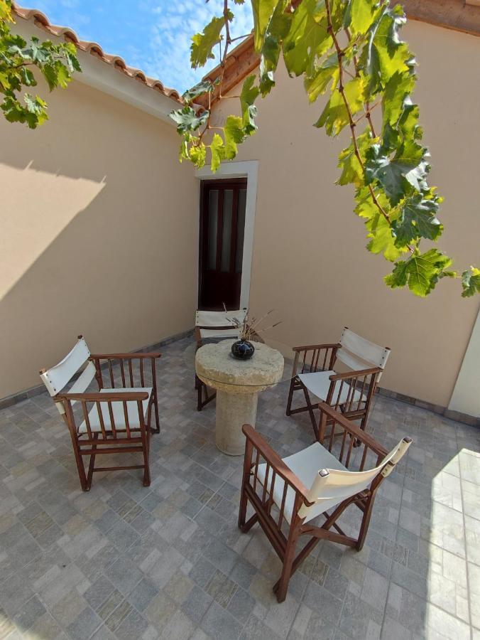 Vozas Villas - Traditional Houses With Great View ตรากากิ ภายนอก รูปภาพ
