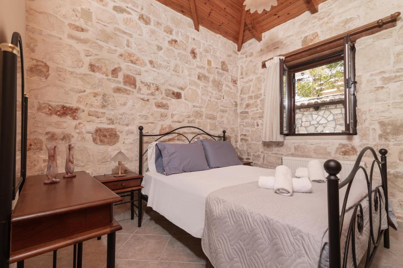 Vozas Villas - Traditional Houses With Great View ตรากากิ ภายนอก รูปภาพ