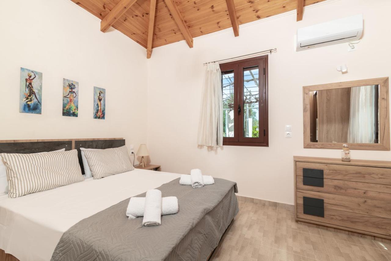 Vozas Villas - Traditional Houses With Great View ตรากากิ ภายนอก รูปภาพ